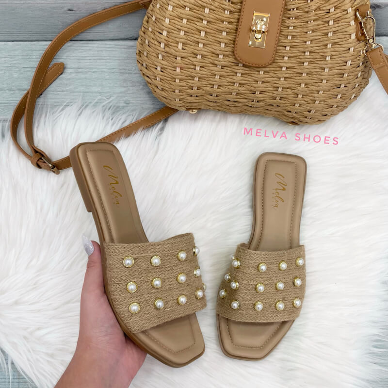 Sandalias Bajas Color Kaki con Faja de Cabuya y Perlas