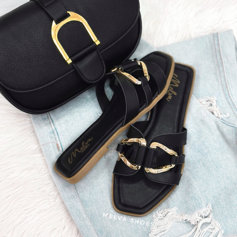 Sandalias Bajas Negras con Aplique Dorado