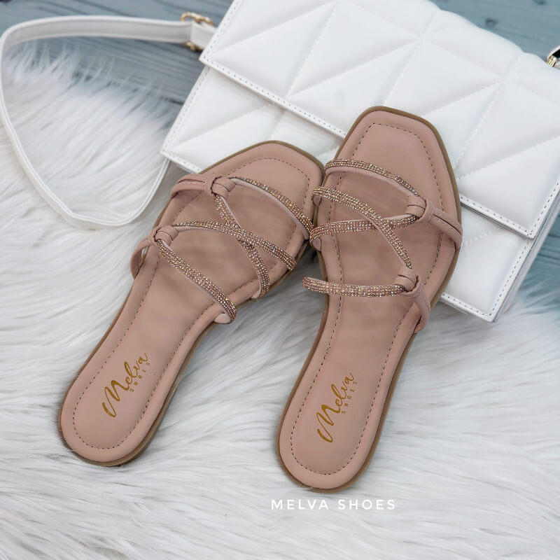 Sandalias Bajas Color Nude con Tiras Brillosas Cruzadas