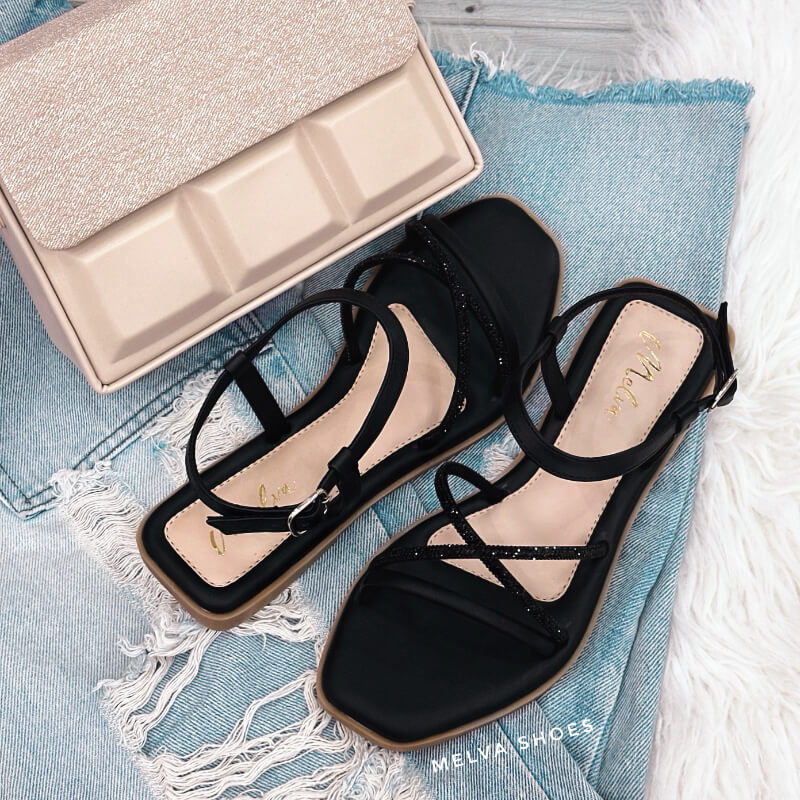 Sandalias Bajas Negras con Tiras Brillosas