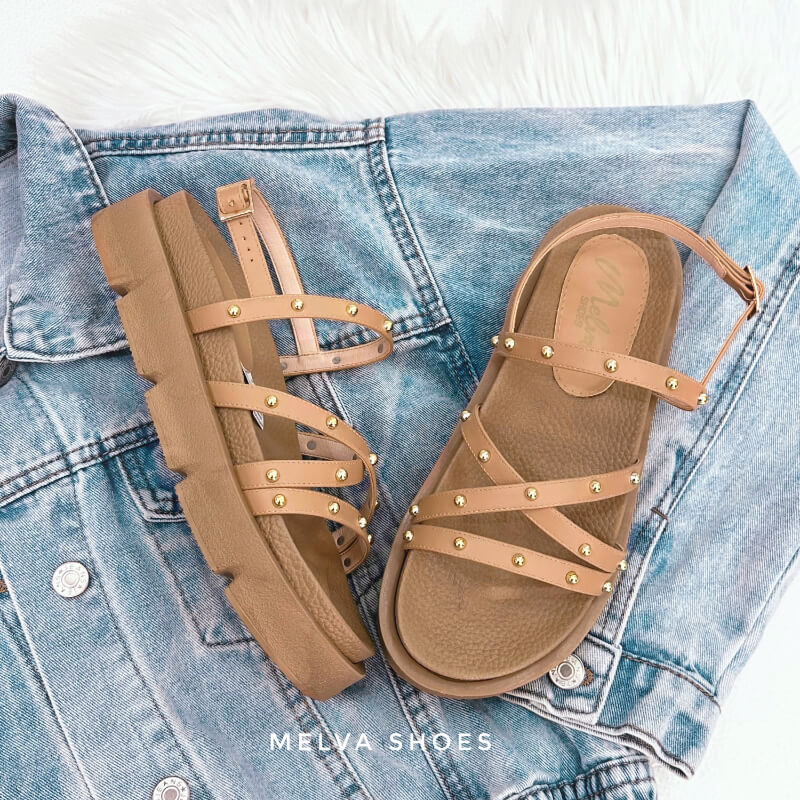 Sandalias Altas Sport Camel con Tachas Doradas