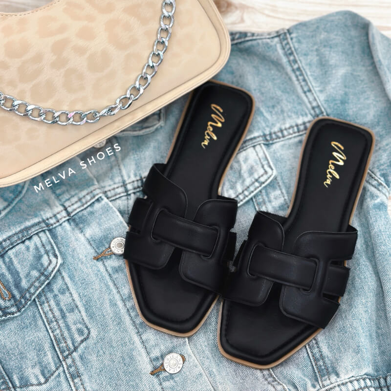 Sandalias Bajas Negras de Una Sola Faja