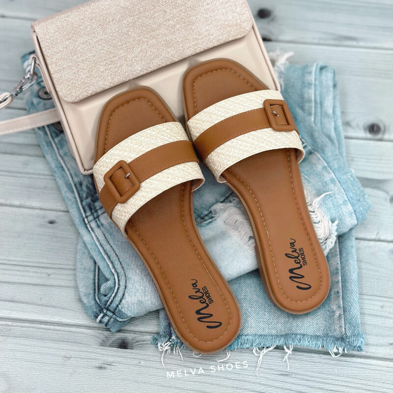 Sandalias Bajas Color Café con Faja y Hebilla Bicolor