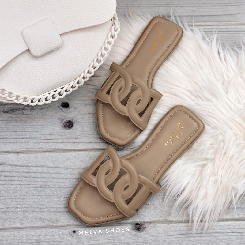 Sandalias Bajas Color Kaki con Faja de Diseño
