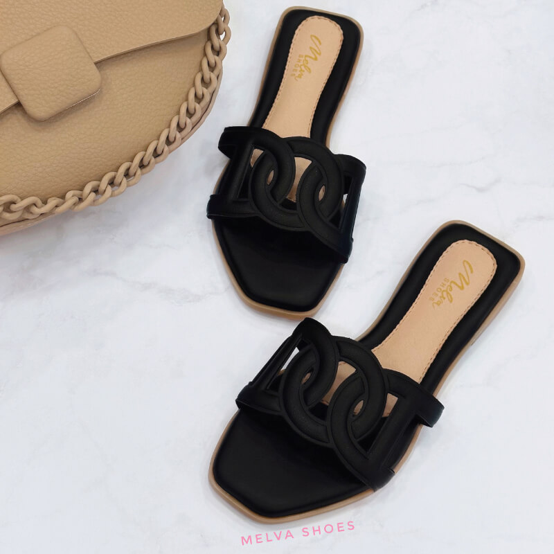 Sandalias Bajas Negras con Faja de Diseño