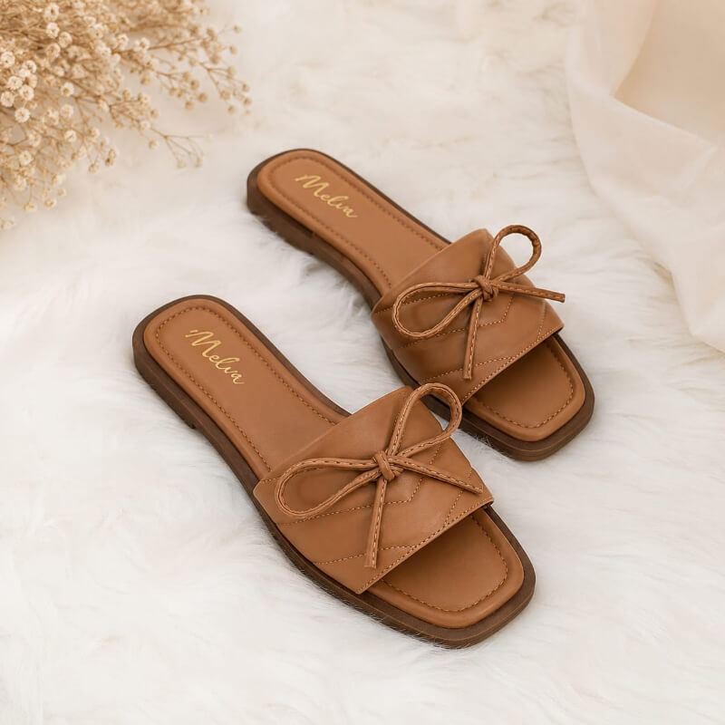 Sandalias Bajas Camel con Faja Labrada y Lacito