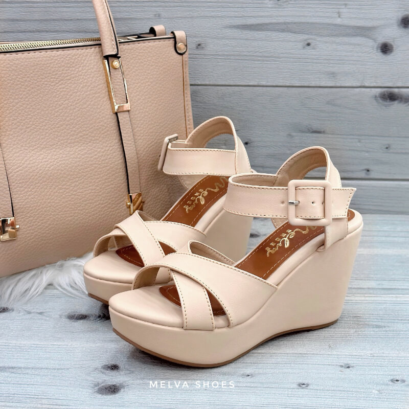 Plataformas Beige con Tiras Cruzadas y Hebilla