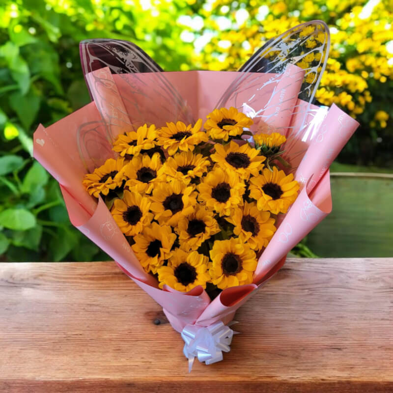 Brillo Dorado: Bouquet de Girasoles que Enamoran