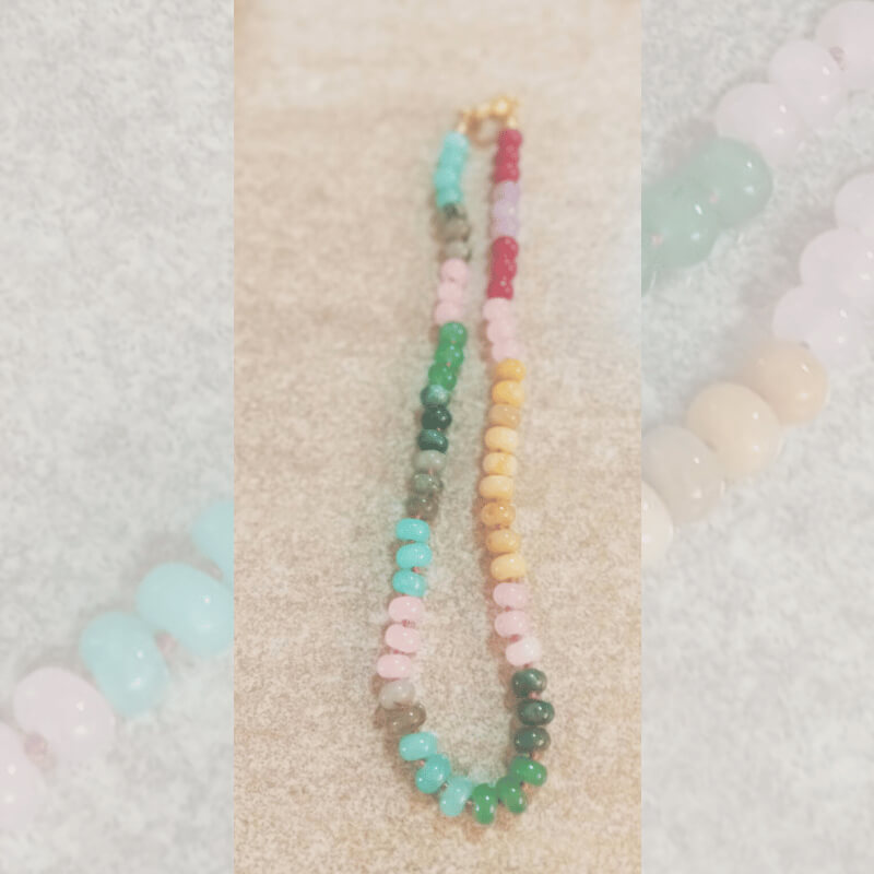 Collar de cuentas con ruedas de colores