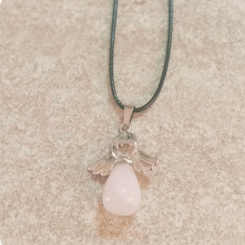 Amuleto de la suerte con ángel de cuarzo rosa