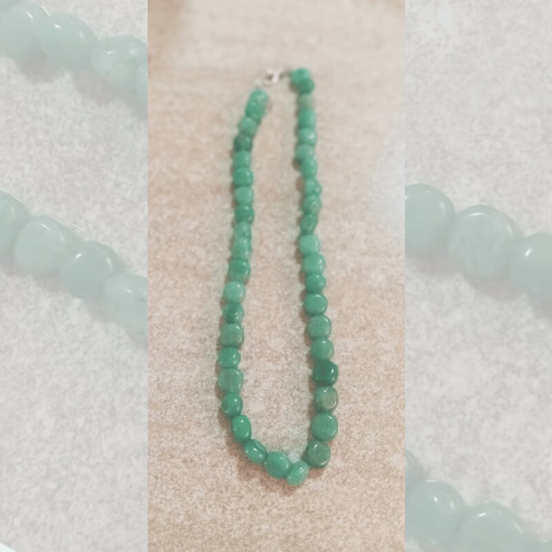 Collar bohemio hecho a mano con cuentas verdes