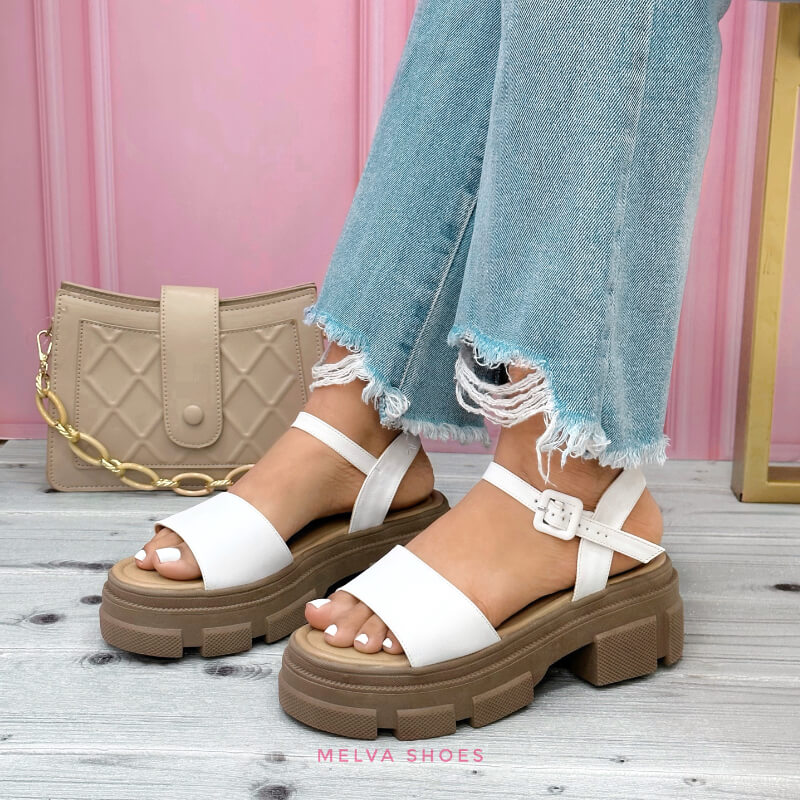 Sandalias Altas Blacas con Faja y Correa al Tobillo