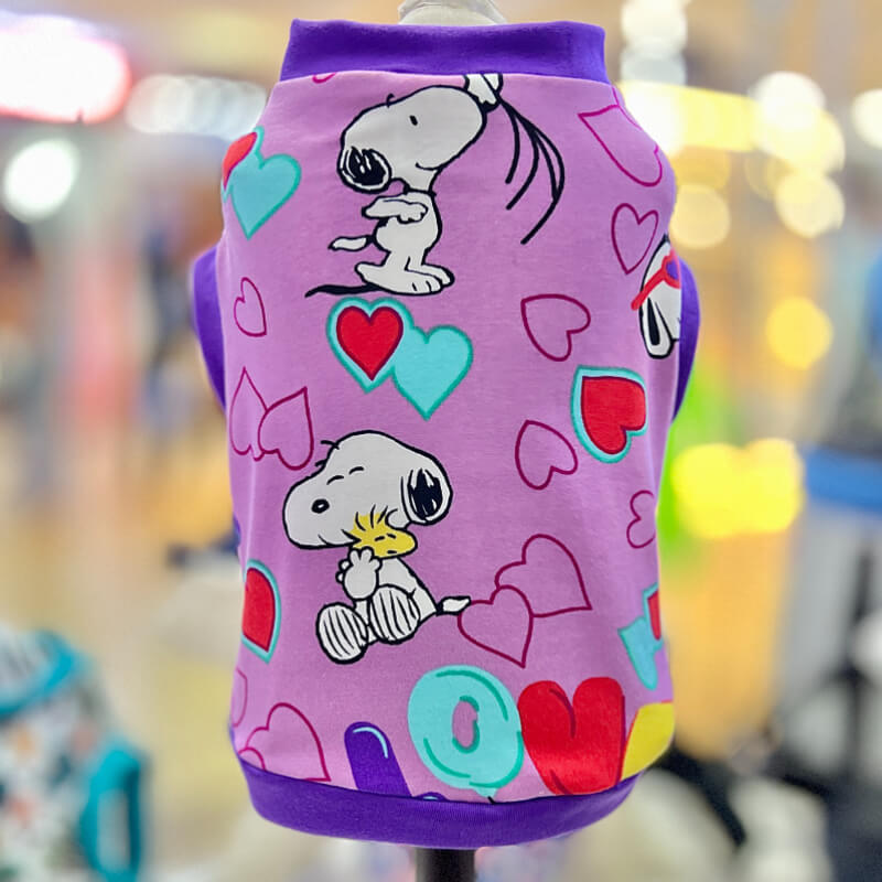 CAMISETA DE SNOOPY LOVE LILA CON FILOS MORADOS PARA PERRITAS Y GATITAS TALLA XXXS/XXS