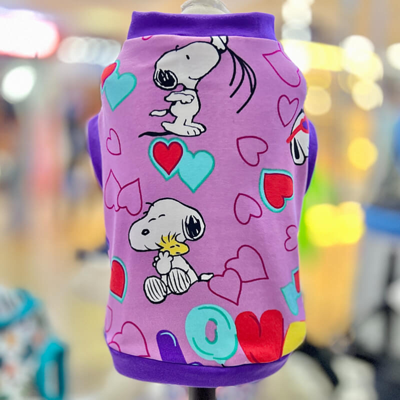 CAMISETA DE SNOOPY LOVE LILA CON FILOS MORADOS PARA PERRITAS Y GATITAS TALLA XS/S