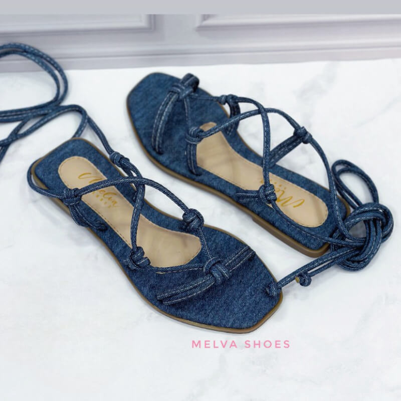 Sandalias Bajas Romanas de Jean con Tiras Anudadas