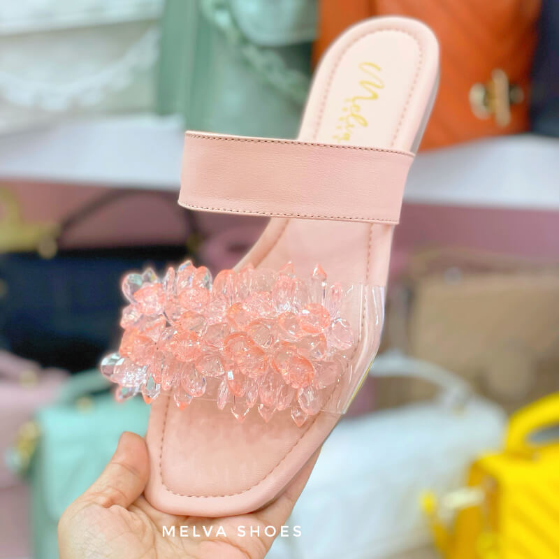 Sandalias Bajas Rosadas con Faja Transparente y Piedras