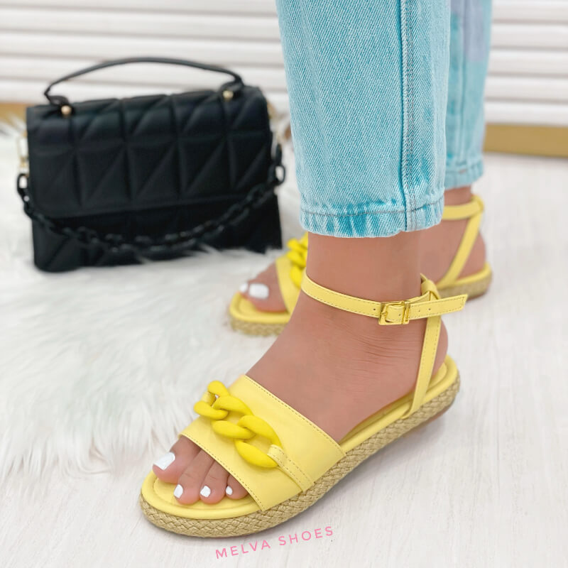 Sandalias Cabuya Amarillo con Faja y Cadena y Correa en Tobillo