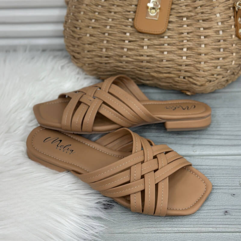 Sandalia Alta de Taquito Camel con Tiras Entrelazadas