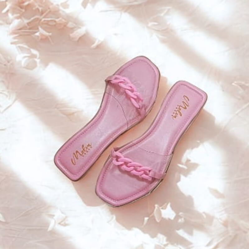 Sandalias Bajas Rosadas con Tira Transparente y Cadena