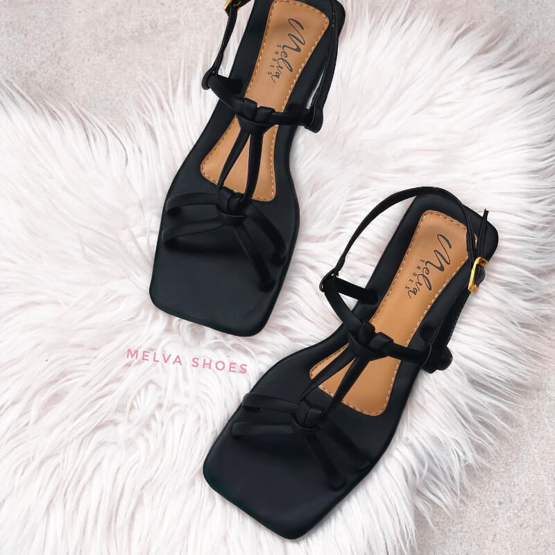 Sandalias Bajas Negro con Tiras Anudadas y Correa en Tobillo