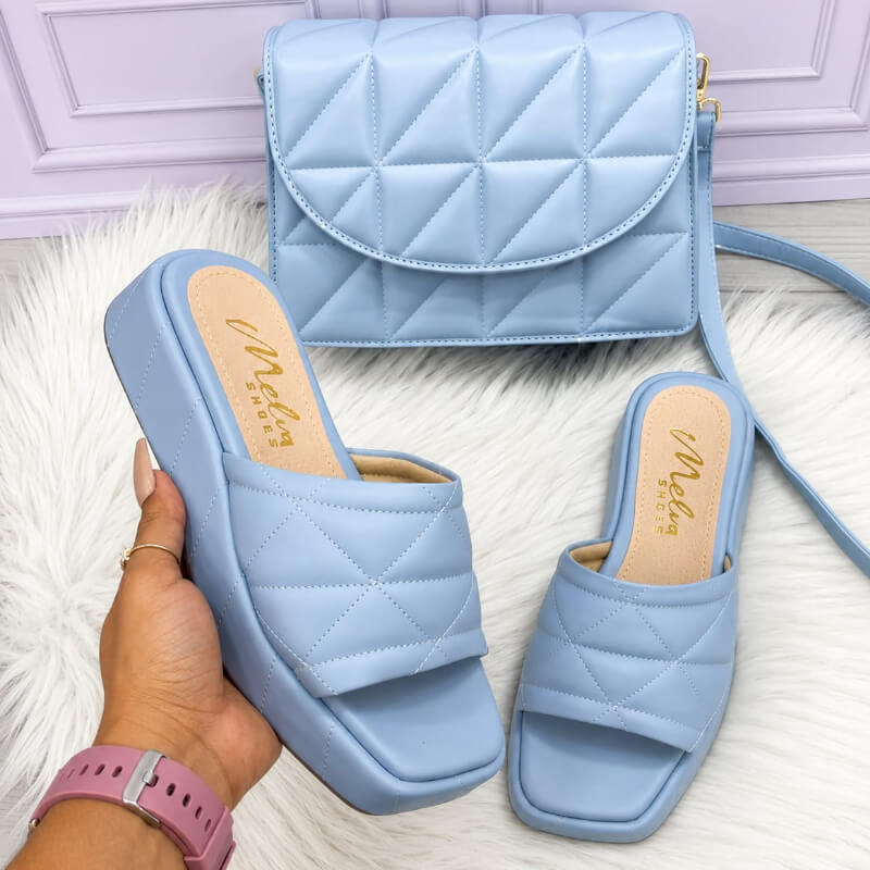 Sandalias Celestes con Faja Acolchada