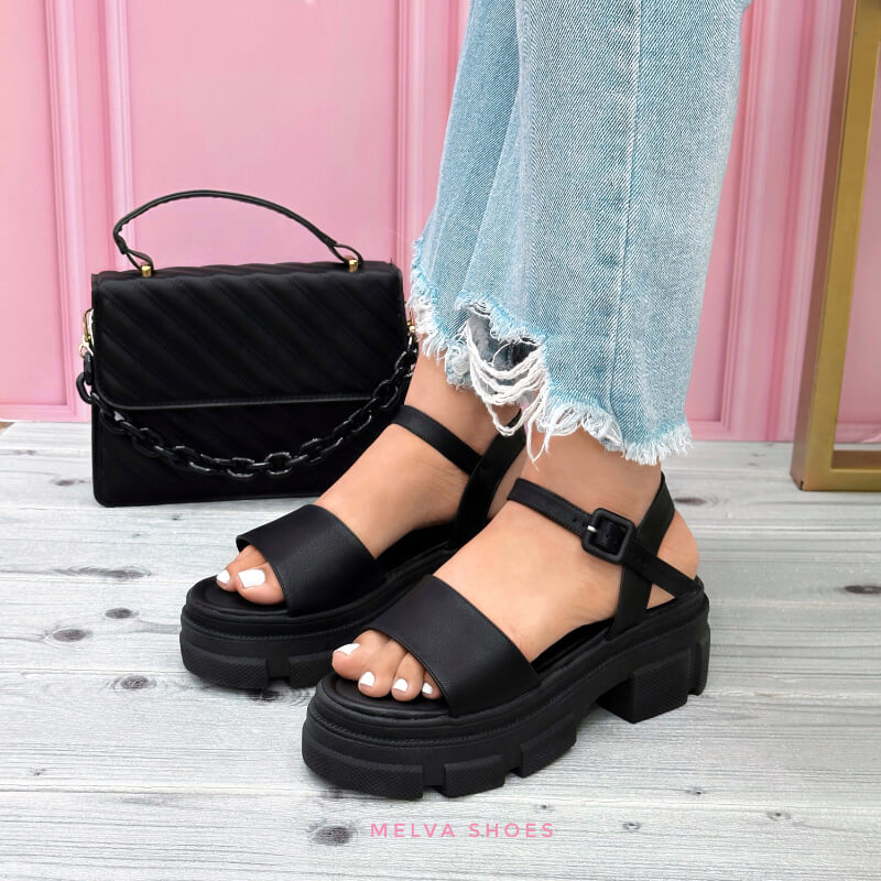 Sandalias Altas Negras con Faja y Correa en Tobillo