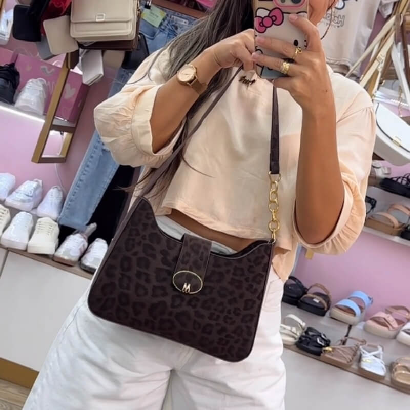 Cartera Animal Print Chocolate con Broche DoradO