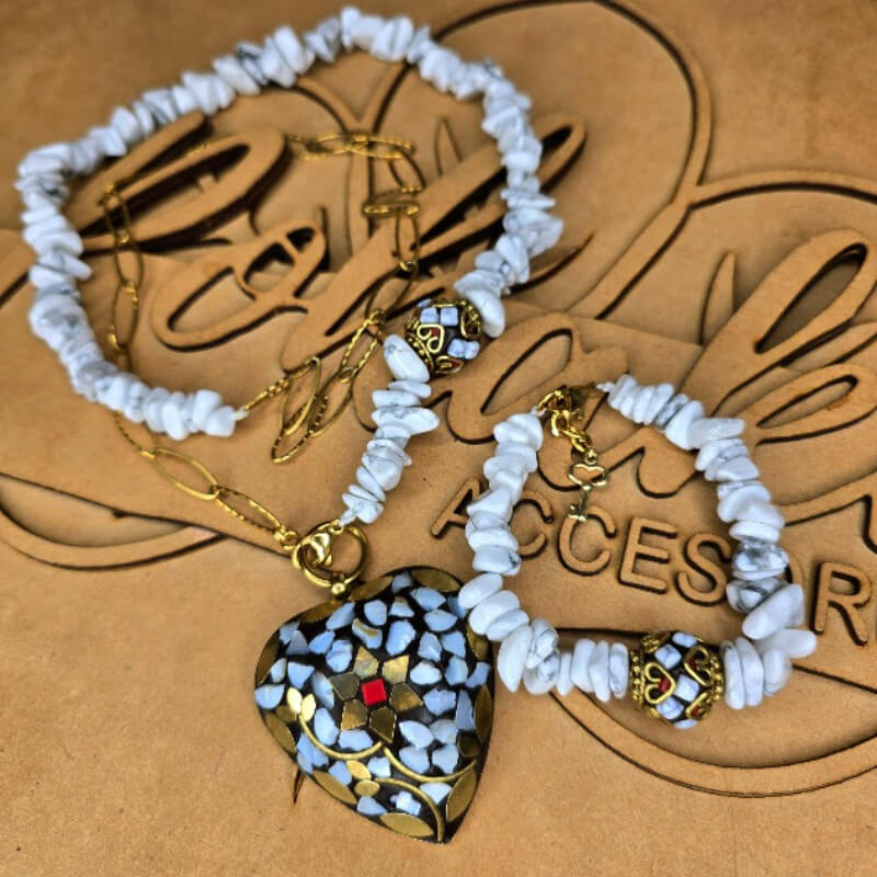 Collar de Howlitas blancas