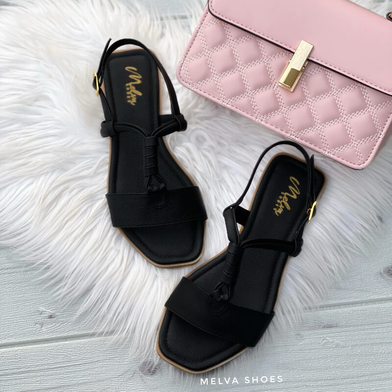 Sandalias Bajas Negro con Faja, Tiras Anudadas y Correa en Tobillo