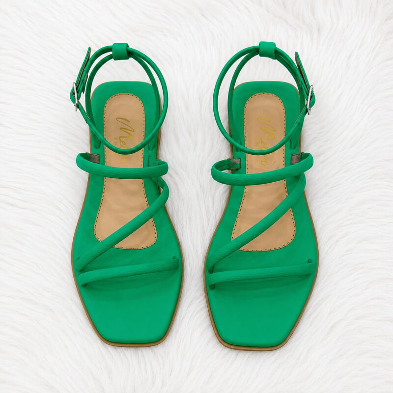 Sandalias Bajas Verde con Tiras Finas Cruzadas y Correa en Tobillo