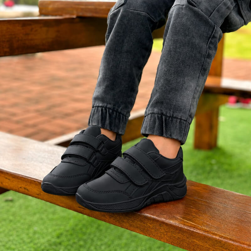 Sneakers Negros Sport Escolar con Velcro