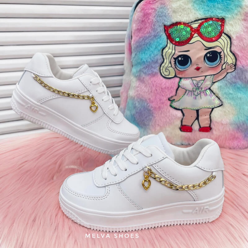 Sneakers Niña Blancos con Cadena y Dije – Estilo Delicado y Moderno