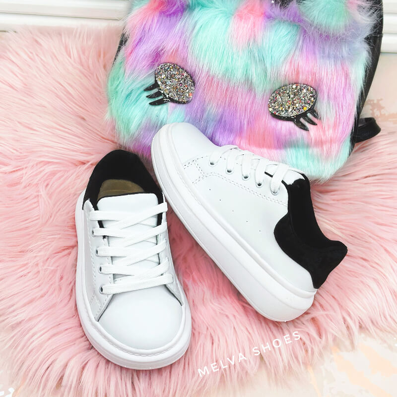 Sneakers Blancos con Talón Negro