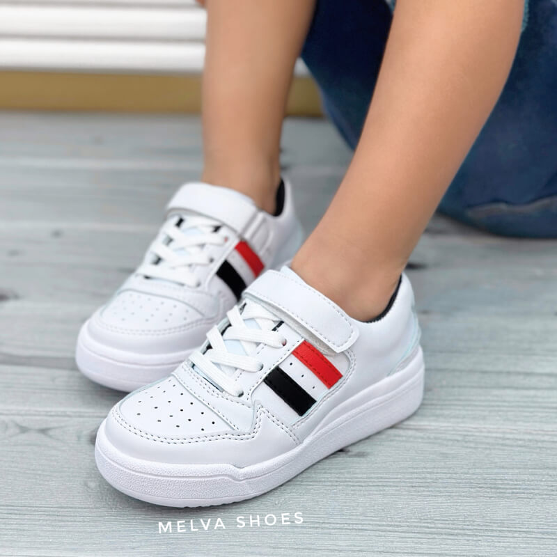 Sneakers Niño Rojo, Azul y Blanco con Cordones, Velcro y 2 Rayas – Estilo Deportivo y Dinámico