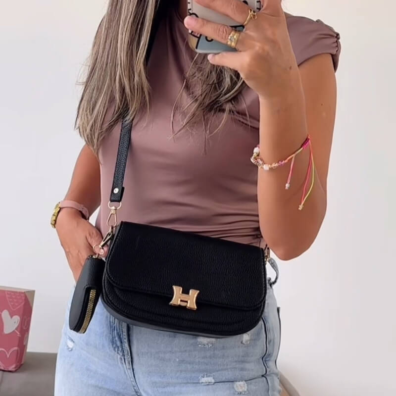 Cartera Negra Detalles Dorados