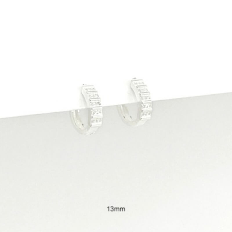 Argolla Huggie Plata de Ley 925 con Microcircones Blancos 13mm – Elegancia y Brillo