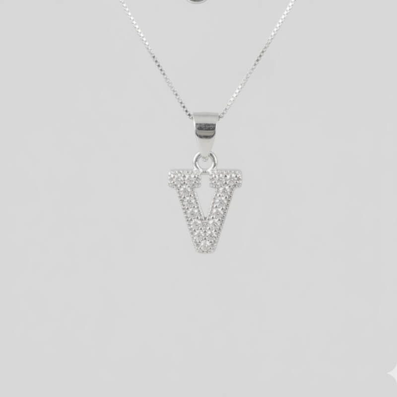 Collar Plata Ley 925 - Dije Inicial 'V' con Microcircones 1.2cm - Elegancia y Brillo