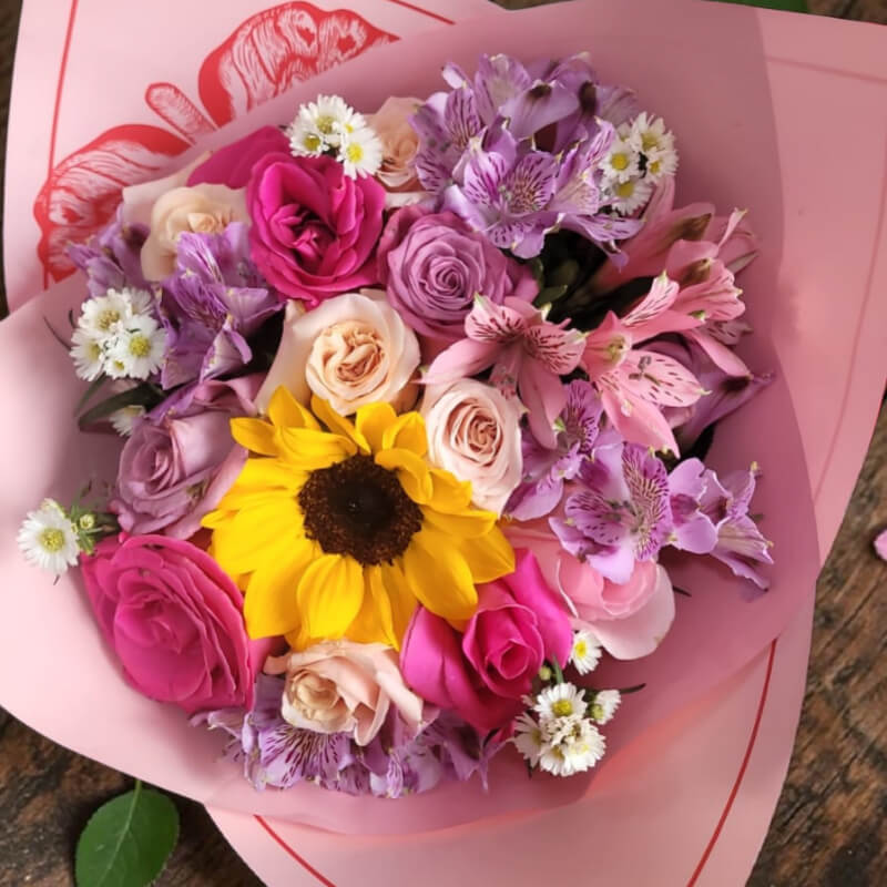 JARDÍN VIBRANTE | Girasol, Rosas & Alstroemerias