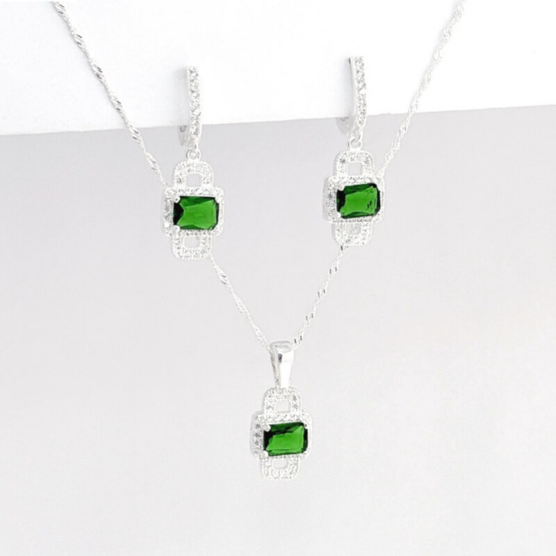 Juego de Plata Ley 925 con Cristal Verde Esmeralda Rectangular - Elegancia y Brillo