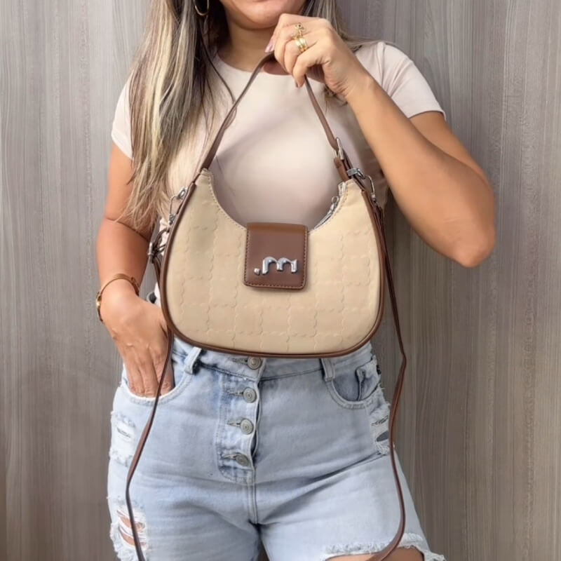 Cartera Kaki y Café Elegante con Agarradera y Correa Ajustable - Diseño de Cuadros, Broche Plateado
