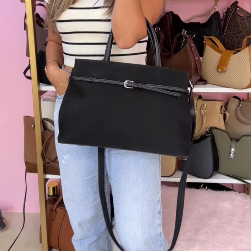 Cartera Negra con Correa Ajustable: Sofisticado y Moderno