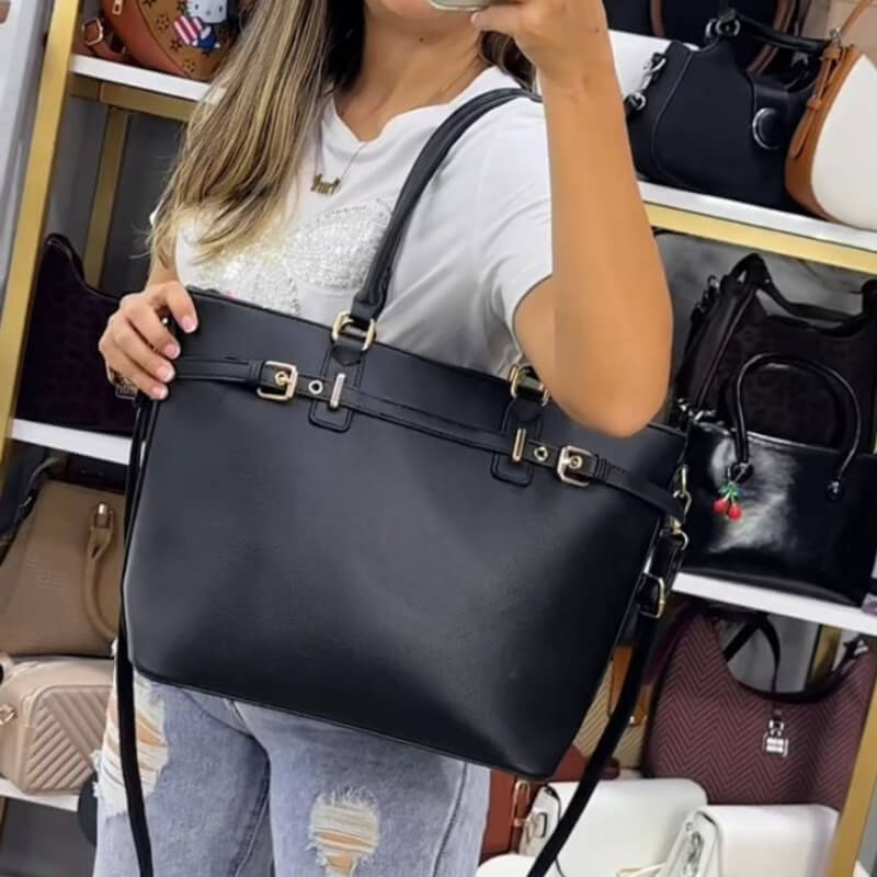 Cartera Grande Negro con Detalles Dorados: Elegante y Funcional