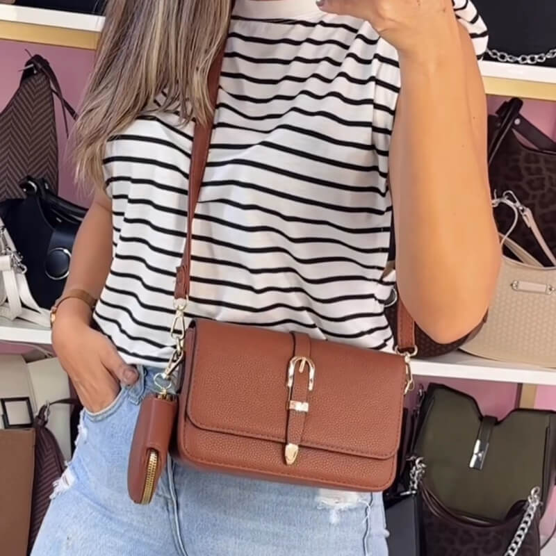 Cartera Pequeña Café con Monedero y Correa Ajustable: Elegante y Versátil