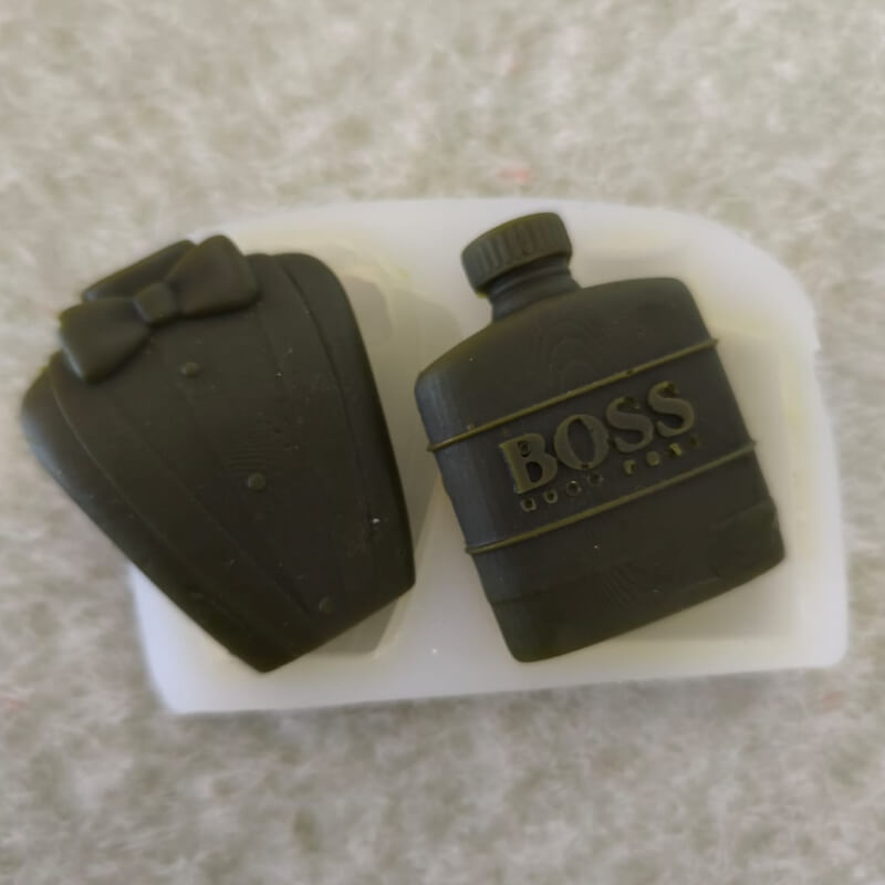 molde de camisa corbatín y perfume Boss