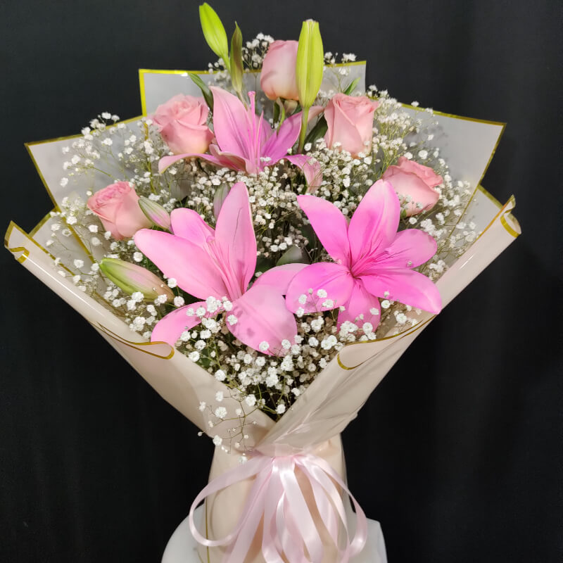 RAMO DE LIRIOS Y ROSAS