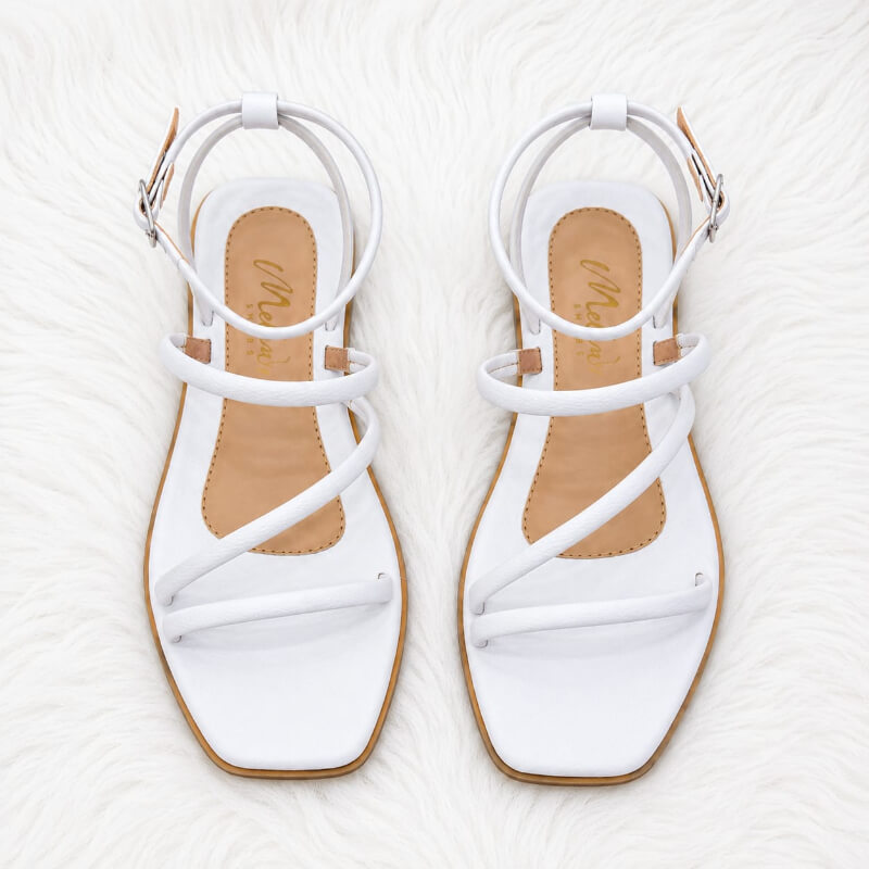 Sandalias Bajas Blanco con Tiras Finas Cruzadas y Correa en Tobillo