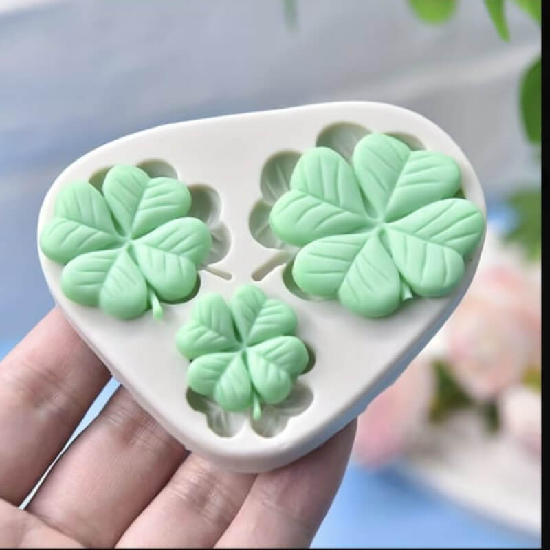 Molde silicona con diseño de Tréboles. para uso de resina, alimentos, chocolate, jabones.