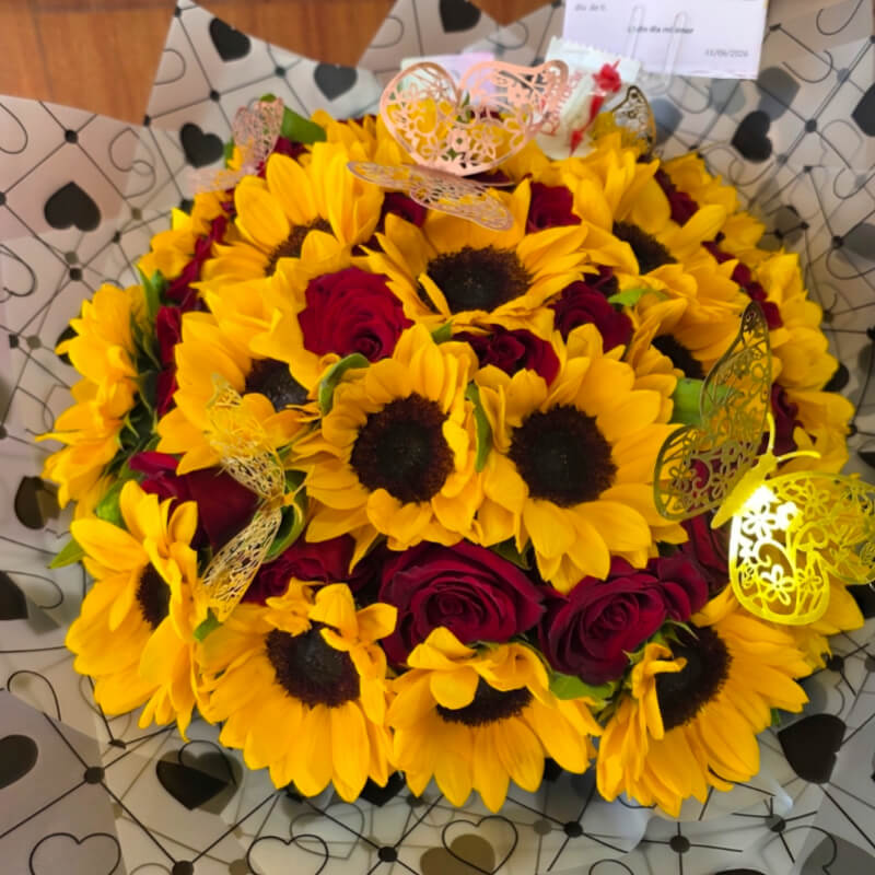 DESTELLO IMPERIAL | Mosaico de Girasoles & Rosas Rojas Luxury