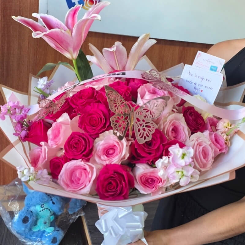 SUEÑO ROSA | Domo de Rosas Mix & Lirios Orientales