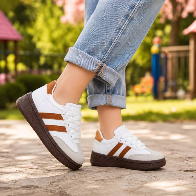 Sneakers Niño Blancos y Café con Gris con Suela Café